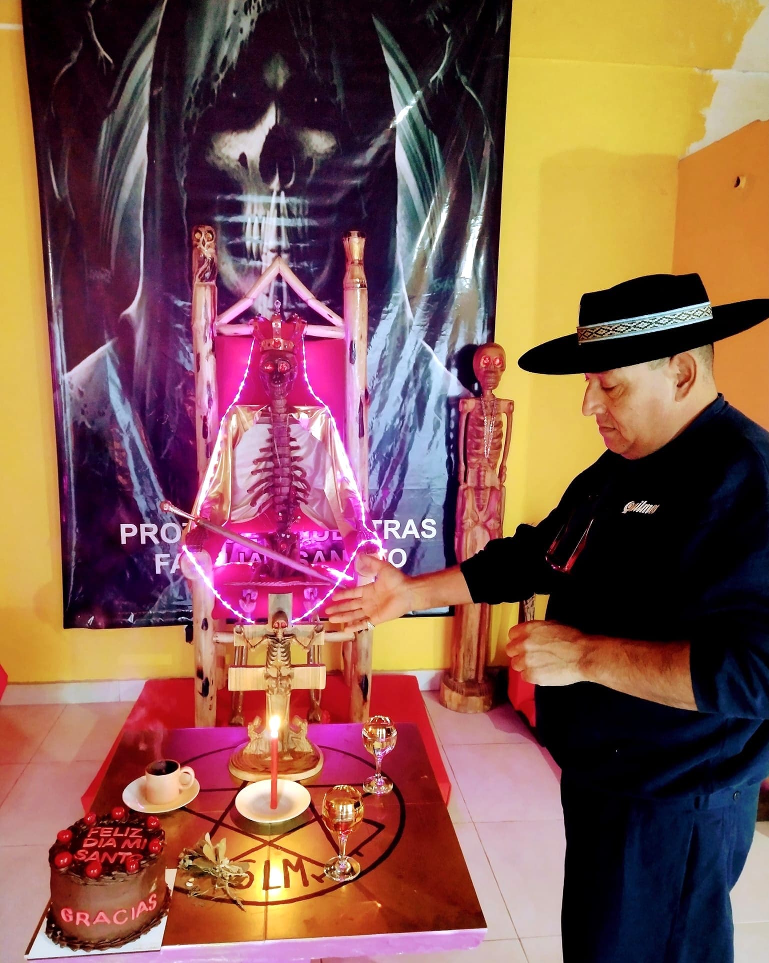 Fotografía documental — Artista, hechicero, imaginero: Antonio Alberto Vallejos y los múltiples rostros de San La Muerte