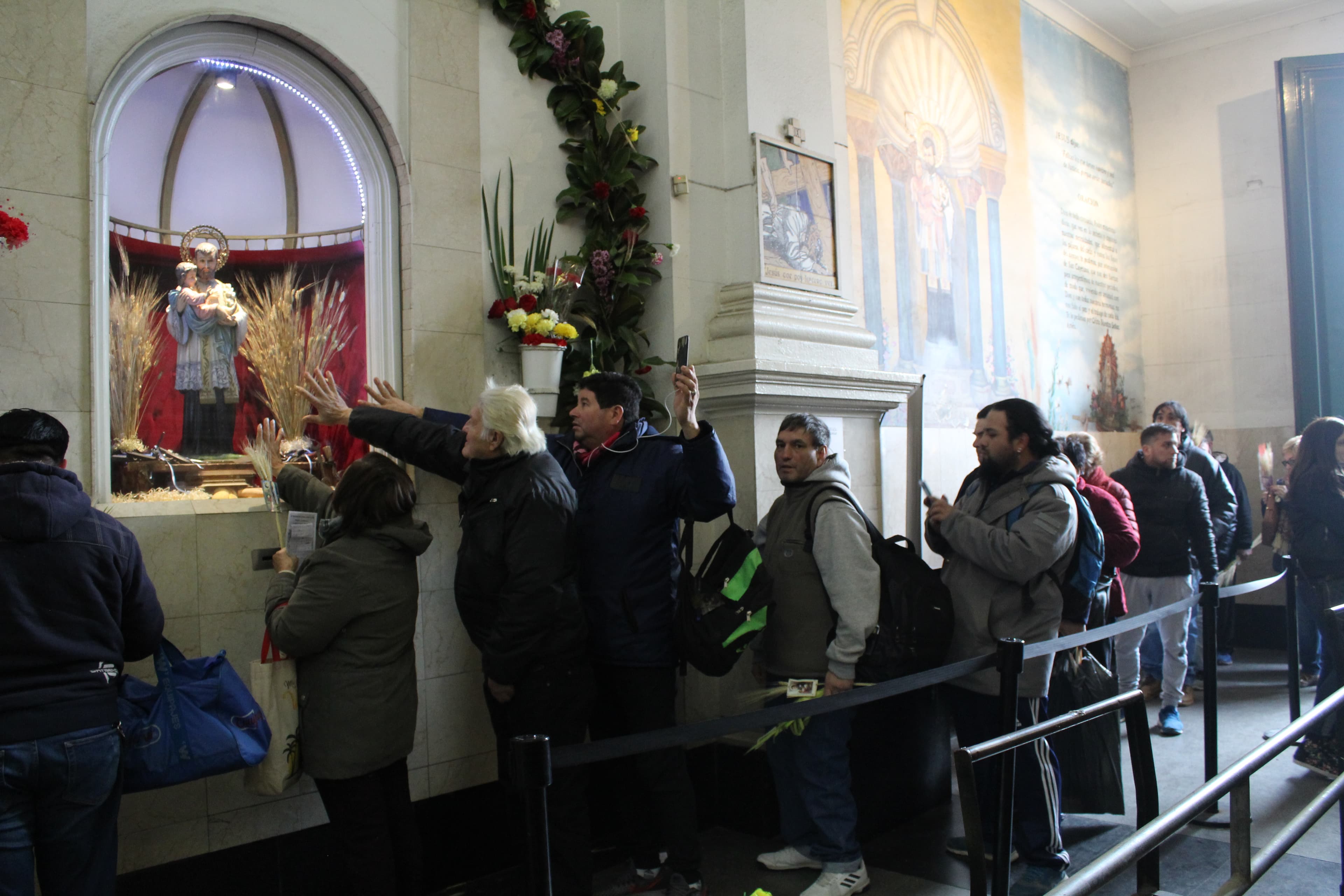 Fotografía documental — “¿Es como la virgen de Guadalupe?” Una mirada mexicana a la fiesta de San Cayetano en Argentina