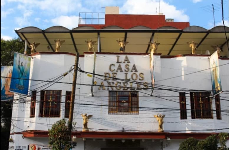 Fotografía documental — Imágenes de la fe: sociología visual de un barrio de clase media alta en la Ciudad de México