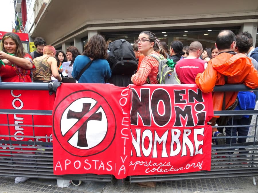 Fotografía documental — “No en mi nombre”: campaña de apostasía colectiva en Argentina