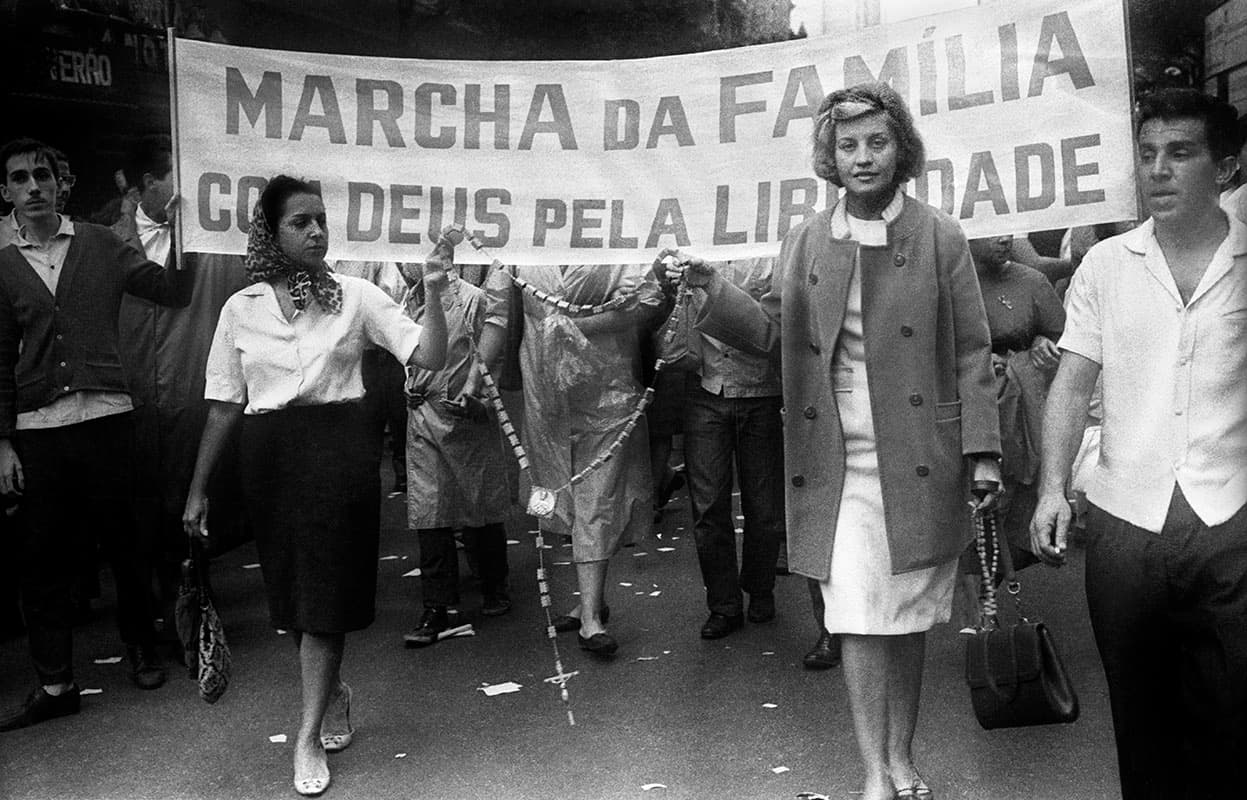 PASSEATA=BRASIL=Marcha da famÃ­lia com deus pela Liberdade 02.04.1964