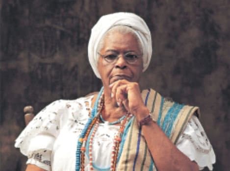 Fotografía documental — El fallecimiento de Mãe Stella de Oxossi y el derecho a rituales fúnebres afro