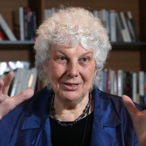 Fotografía documental — La relevancia social del estudio de nuevos movimientos religiosos -entrevista a Eileen Barker