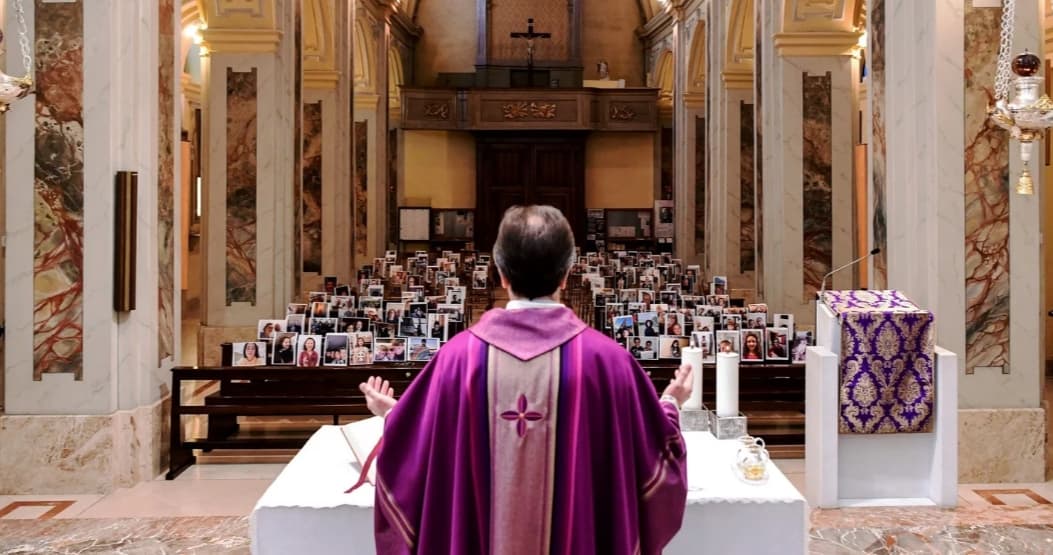 Fotografía documental — Semana Santa y pandemia: la fe vuelta virtual