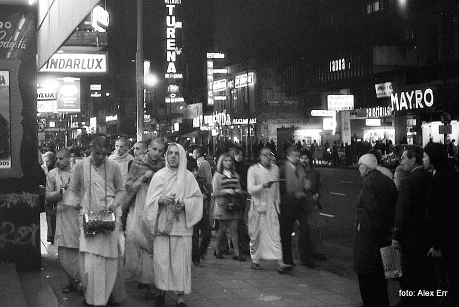Fotografía documental — Ensayo visual: Hare Krishnas en Buenos Aires (1973)