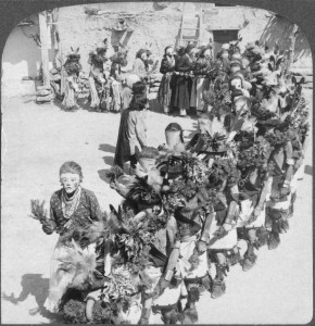 Bailarines Kachina, Pueblo Shongopavi, Arizona, circa 1900.